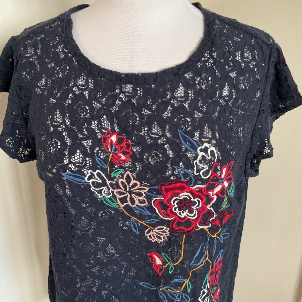 LOFT Navy Blue Floral Embroidered Lace Blouse Large L Cotton Blend Short Sleeve - Picture 2 of 5